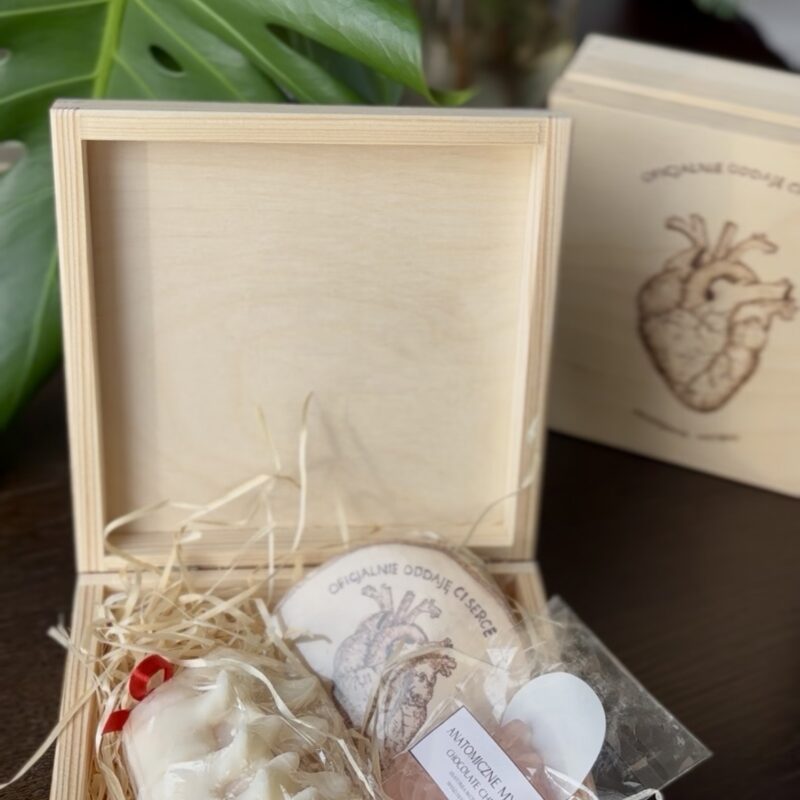 Anatomia Miłości ❤️ - zestaw I (krwawy kręgosłup, podstawka, mydełko)