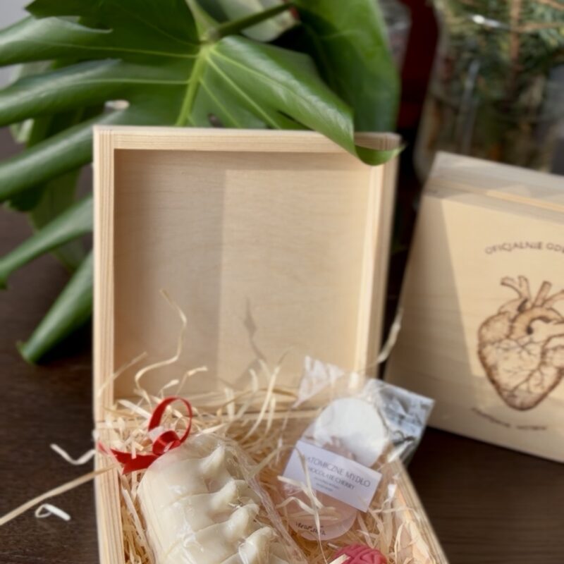 Anatomia Miłości ❤️ - zestaw V (krwawy kręgosłup , mydełko)